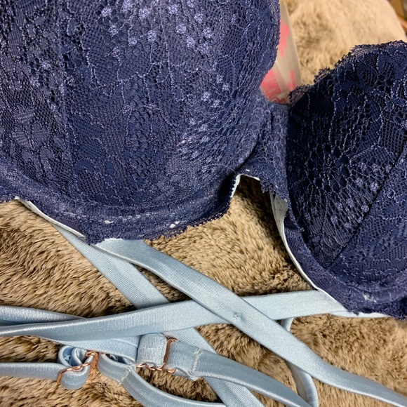 Pink Victoria secret bra - Picture 2 of 6